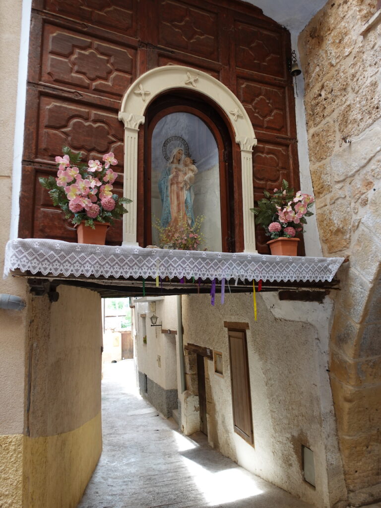Uno de los portales medievales de Beceite, Matarraña.