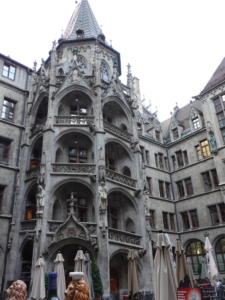 Escalera de las Edades, Nuevo Ayuntamiento de Munich