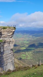 Mirador del Salto del Nervión desde el lago burgalés